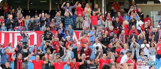 אוהדי הפועל רמת גן ביציעים (לירן דורף)